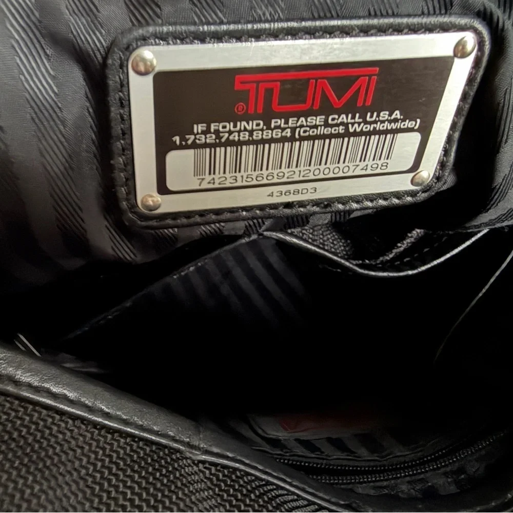 Men's TUMI Black Crossbody Laptop Messenger Bag Leather and Nylon Magnetic Close